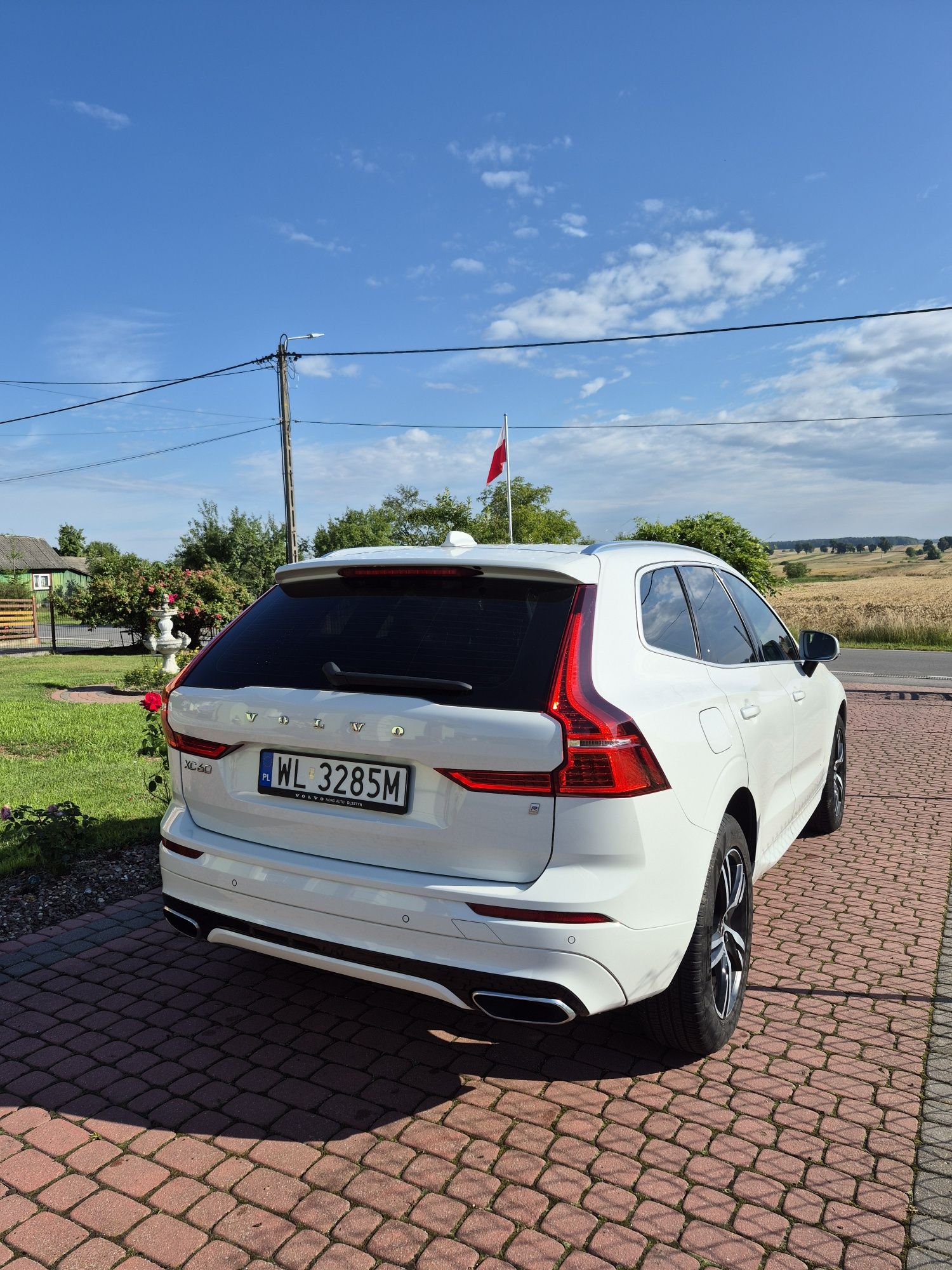 Sprzedam Volvo XC60 AWD R-DESIGN  Salon PL 1 .WŁ. Bezwypadkowy