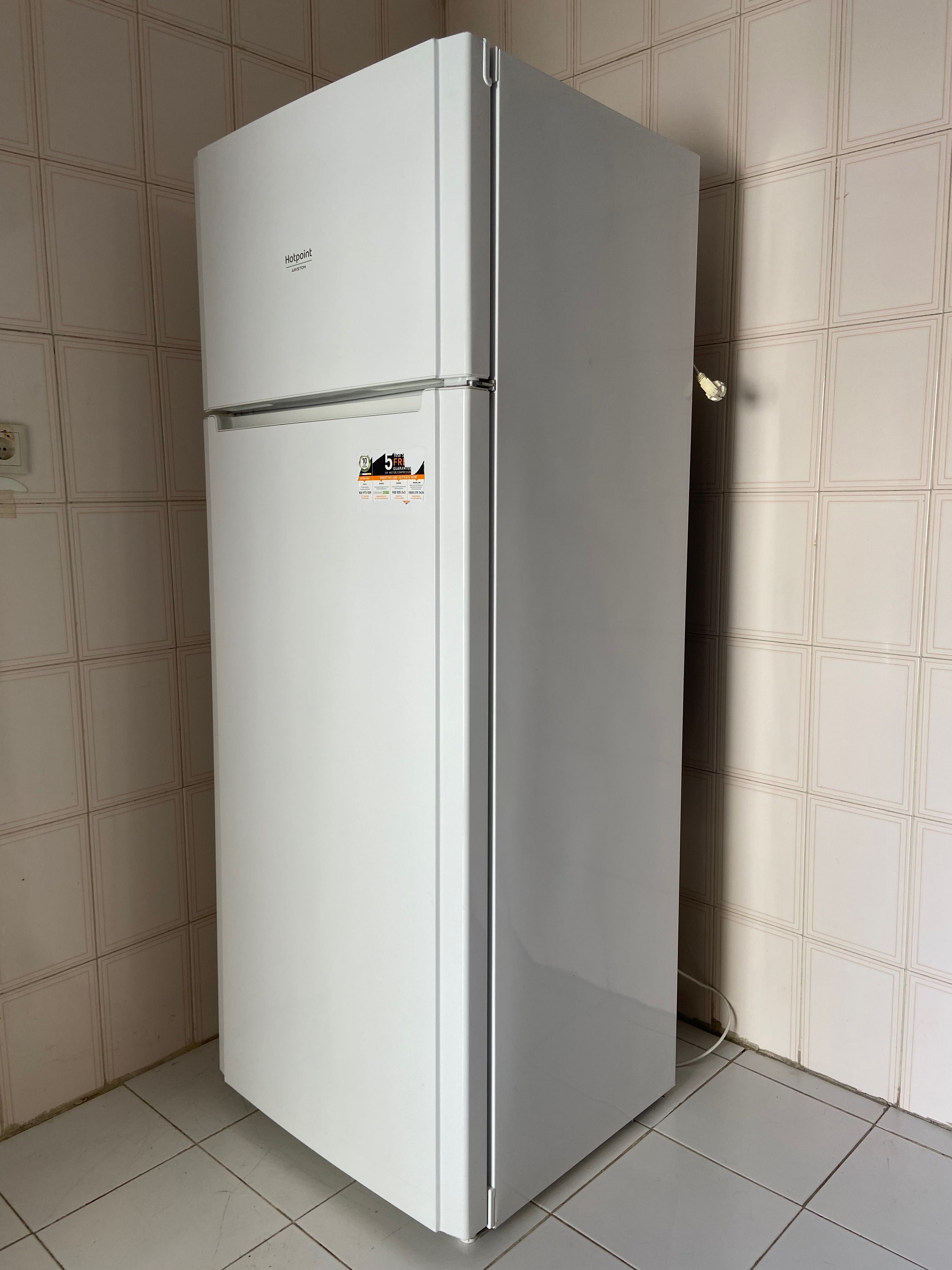 Frigorífico com congelador Hotpoint (Ler descrição)