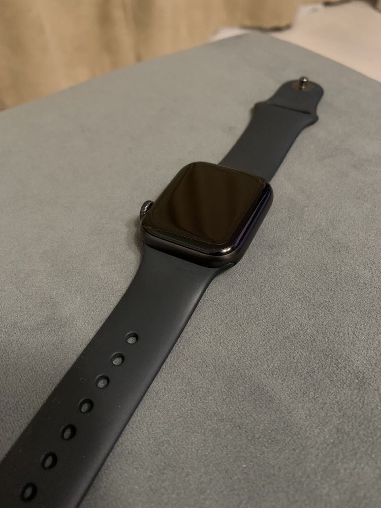 Apple Watch Series SE 40mm Space Gray