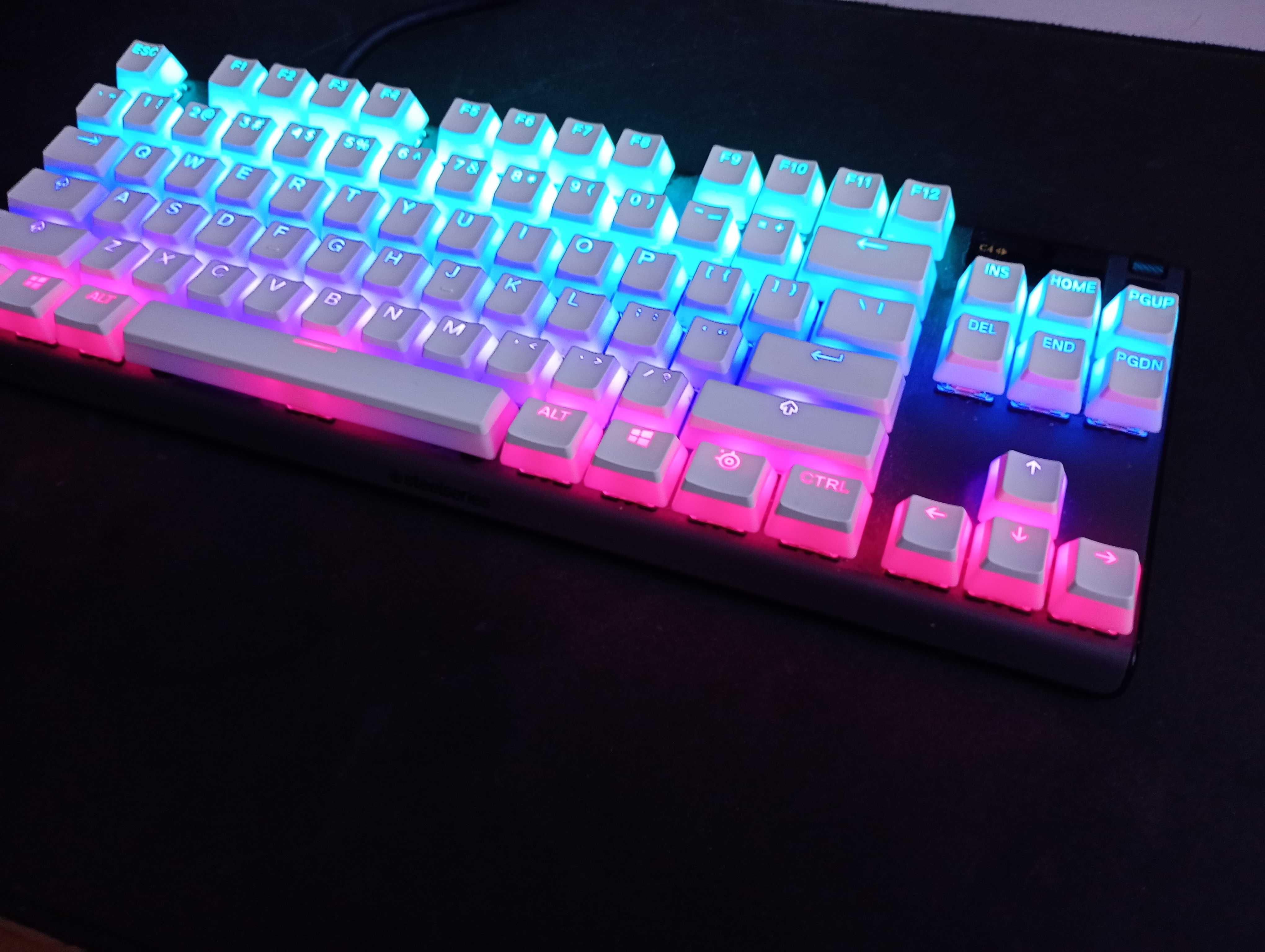 Klawiatura Apex 7 Tkl Red Switches Black + Pudding White keycaps
