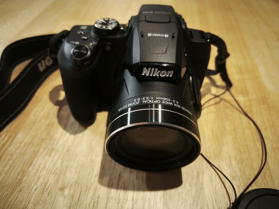 Nikon Coolpix B700