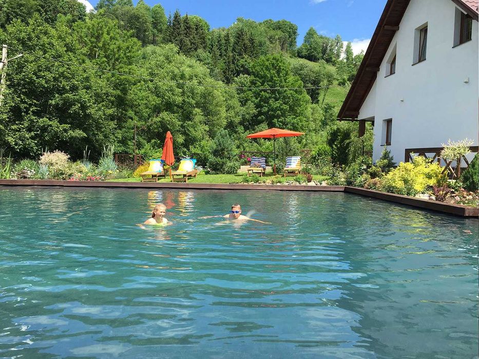 Апартаменти з кухнею та басейном для 2х або 4х, біля Буковелю, Карпати