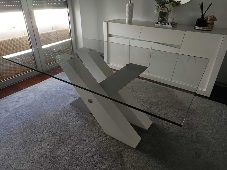 Mesa de jantar com tampo de vidro