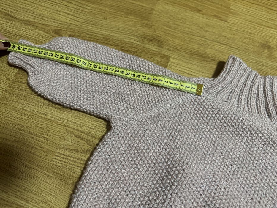 Светри на дівчинку  , 3 роки, вязані , стильні