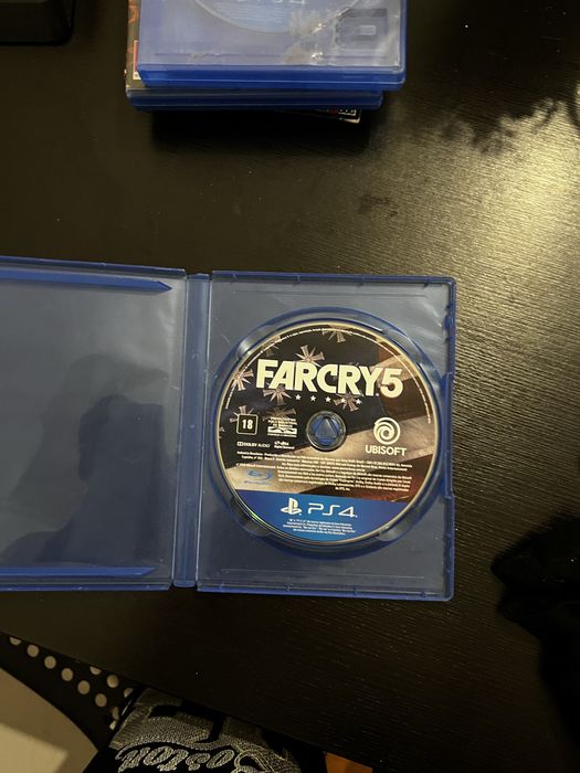 Ps4 com 5 jogos