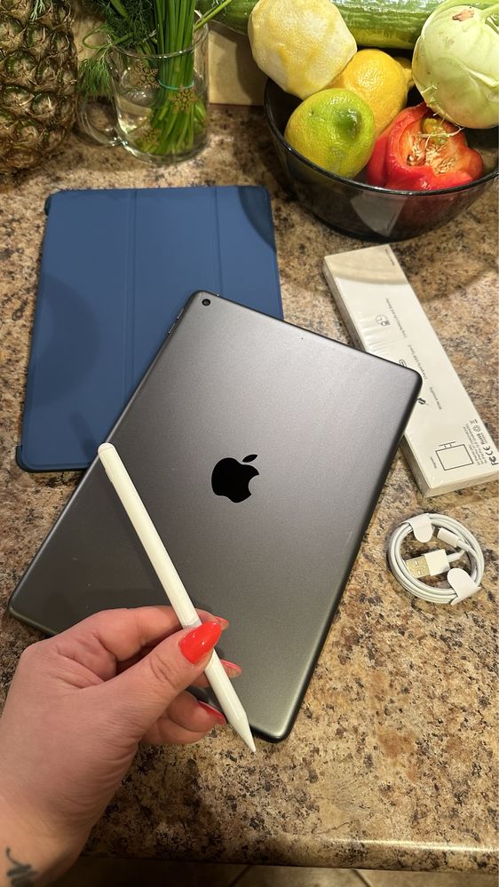 Tablet iPad Apple Retina 10.5” iOS 18.4 - PROCREATE  + NOWE ETUI