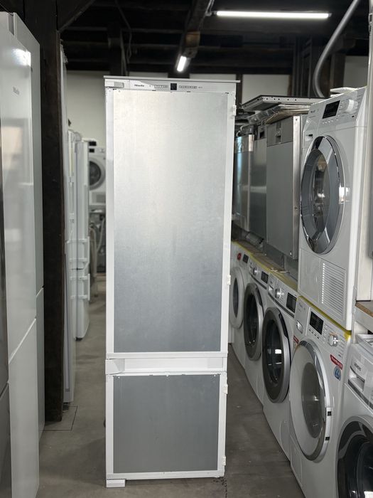 Miele KF 37122 iD вбудований холодильник-морозильник, 287 л, клас A++