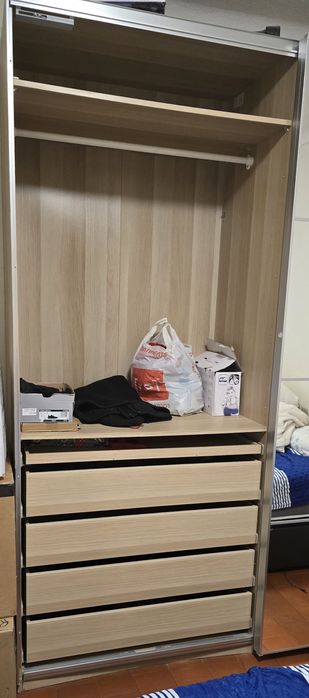 Vendo roupeiro espaçoso