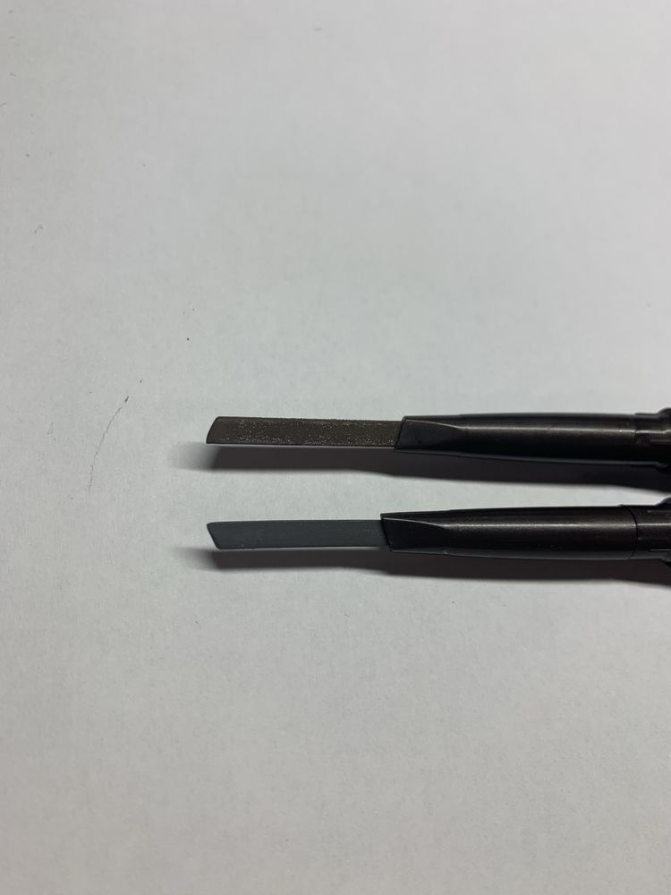 Олівець для брів з щіточкою/двохсторінній олівець для брів