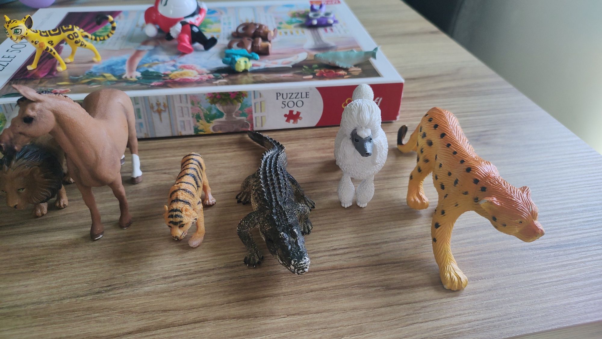 Sprzedam zabawki wraz z puzzlami