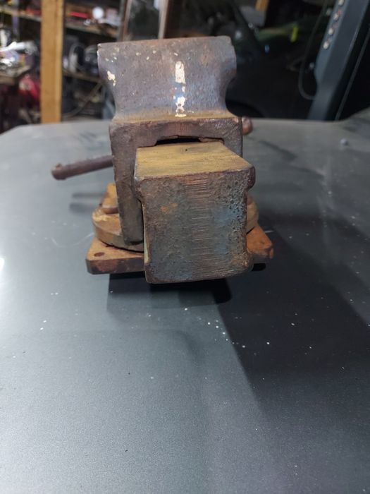 Тиски слесарные средние СССР