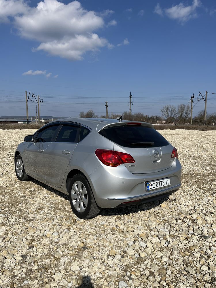 Продам Opel Astra J 2014 рік! 1.6 дизель