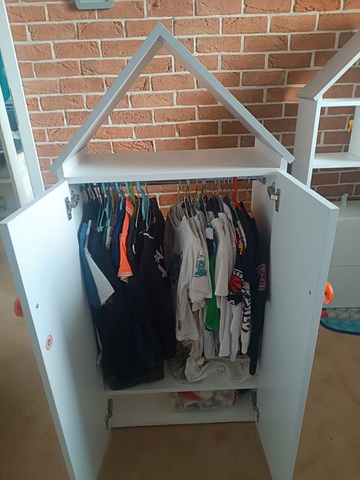 Meble dziecięce domki szafa i półka z szufladami