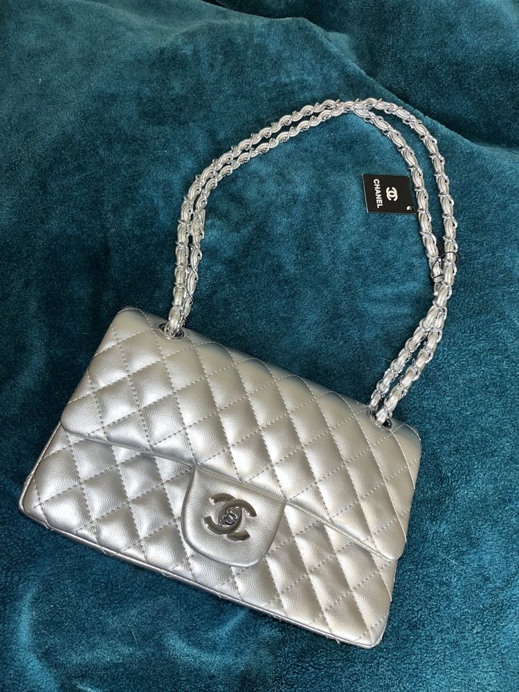 Сумка chanel срібна