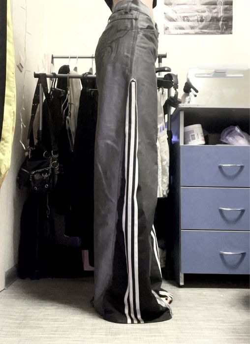 широкие джинсы кастом adidas