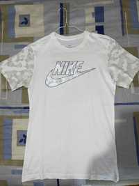 T-shirt NIKE xs (nova)