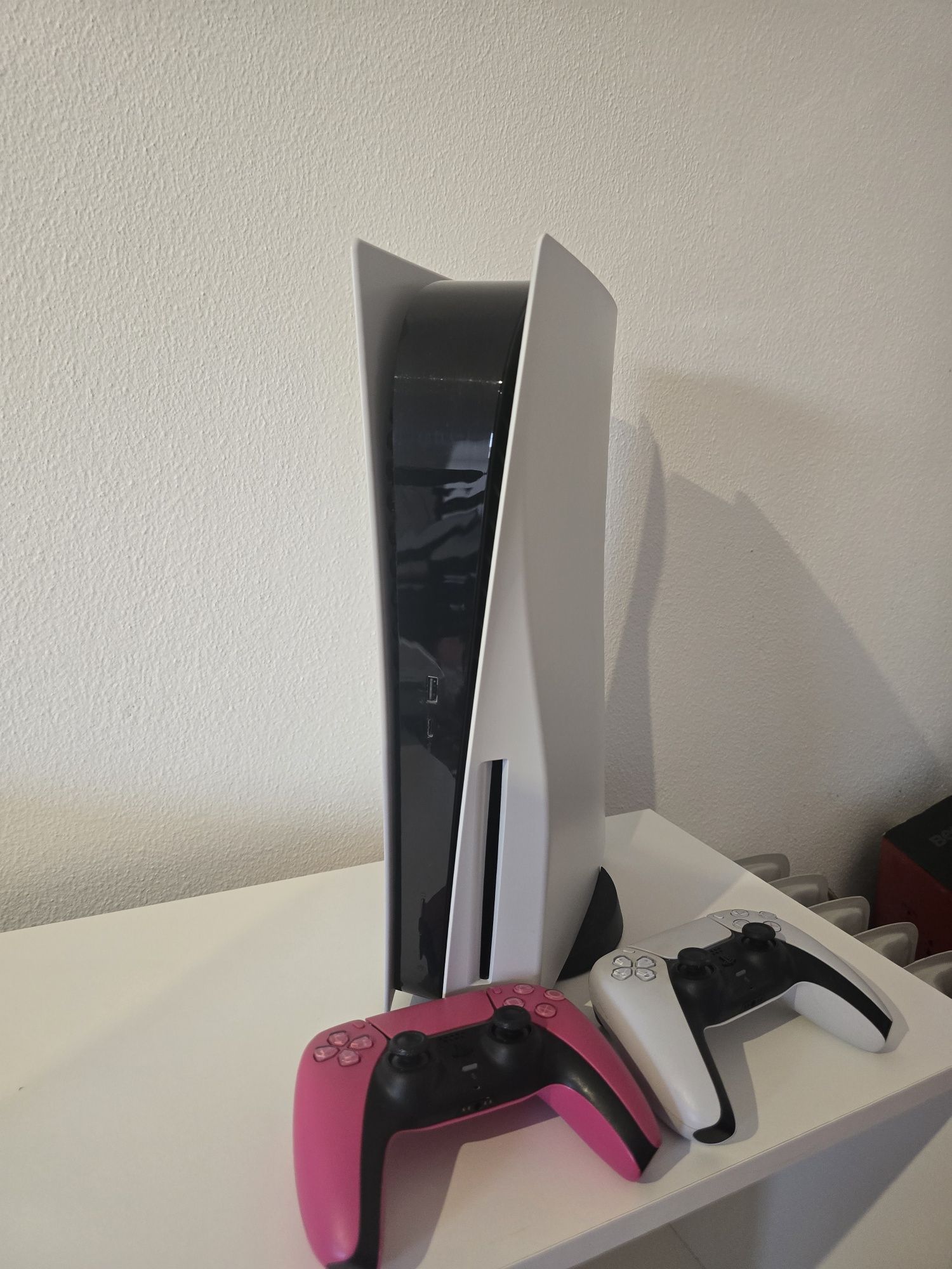 Playstation 5 + 2 controller