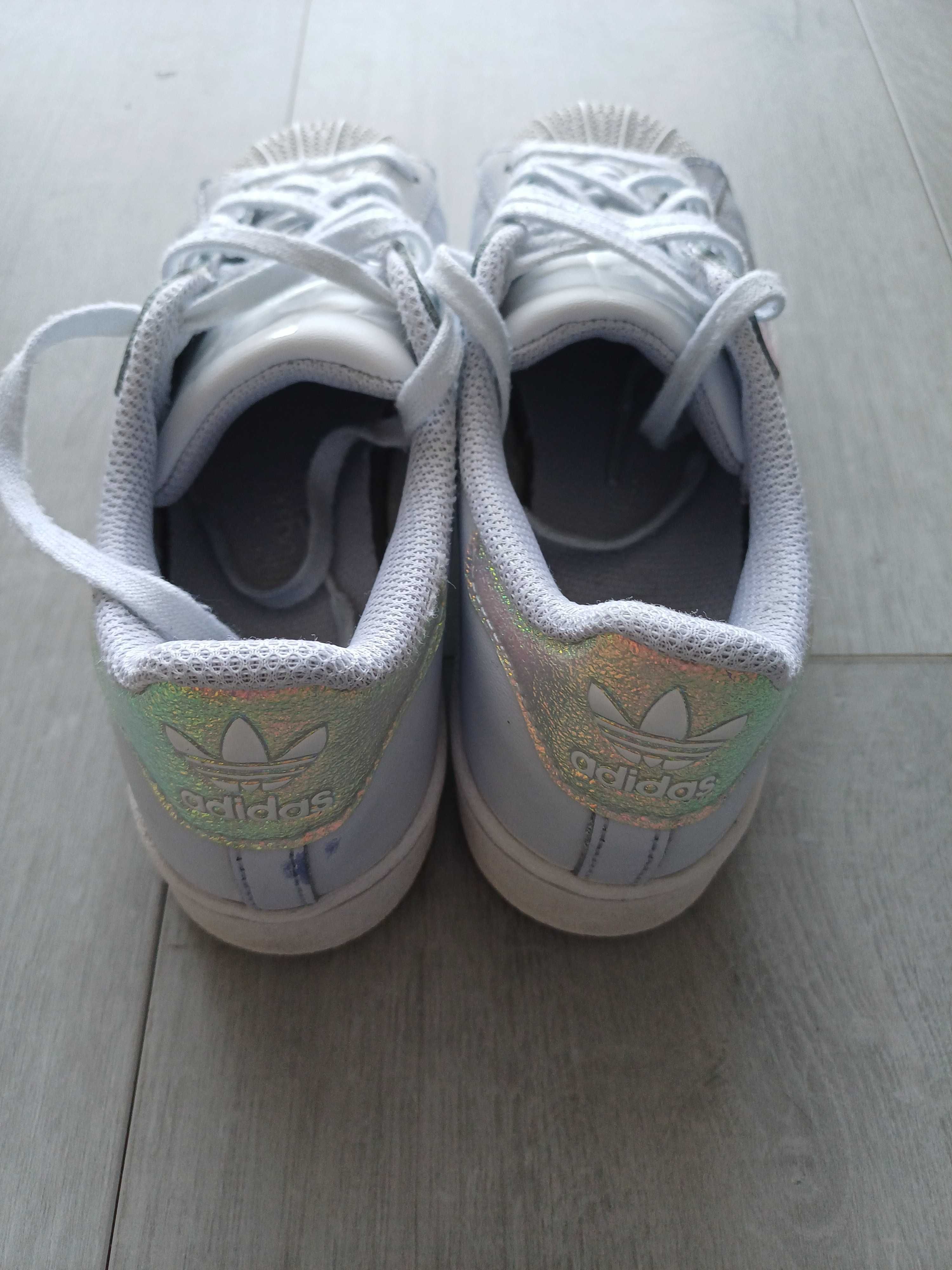 Sneakersy Adidas dla dziewczynki rozmiar 33,5