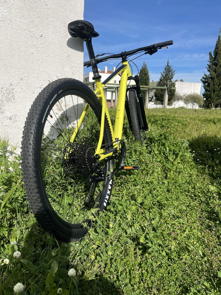 Scoot scale 970 como nova