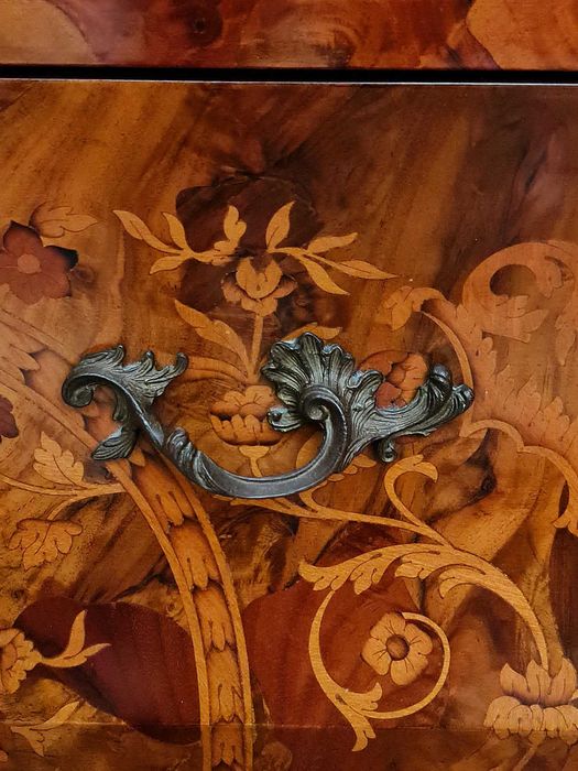 Komoda z przepięknymi intarsjami