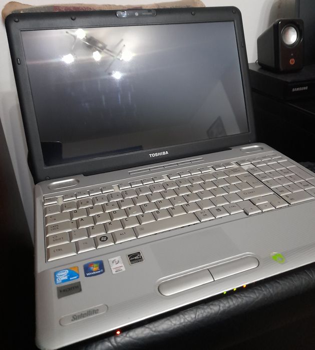 Vendo  Computador Portátil Toshiba (PARA DESOCUPAR)