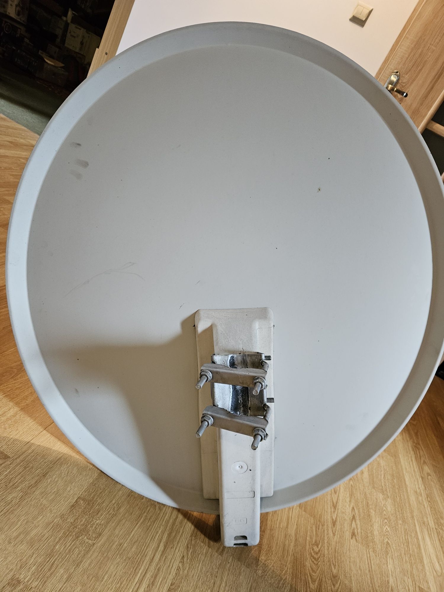 Sprzedam antenę satelitarną aluminiową fi 80