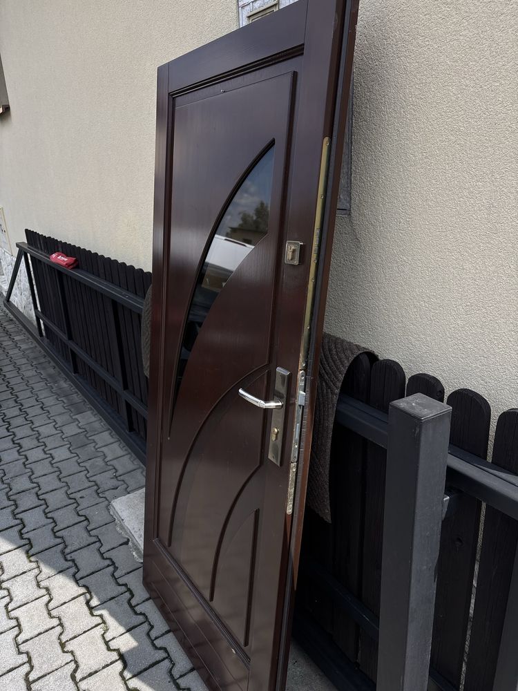 Drzwi zewnetrzne K-24 w bardzo dobrym stanie ( 2m x 90cm)