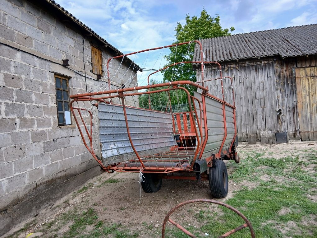 Przyczepa samozbierająca