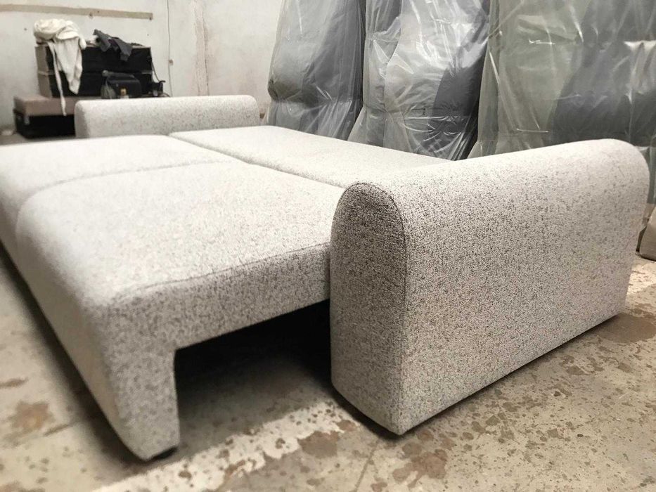 Piękna nowa sofa z funkcją spania