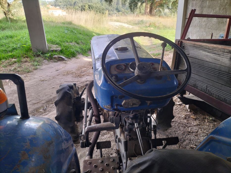 Trator Iseki T53110 com Carroça e Alfaias