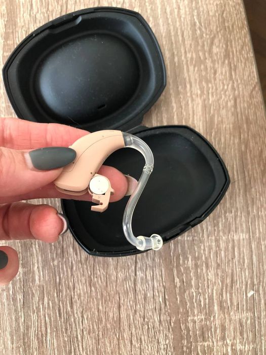 Слуховий апарат/ підсилювач слуху/ майже новий