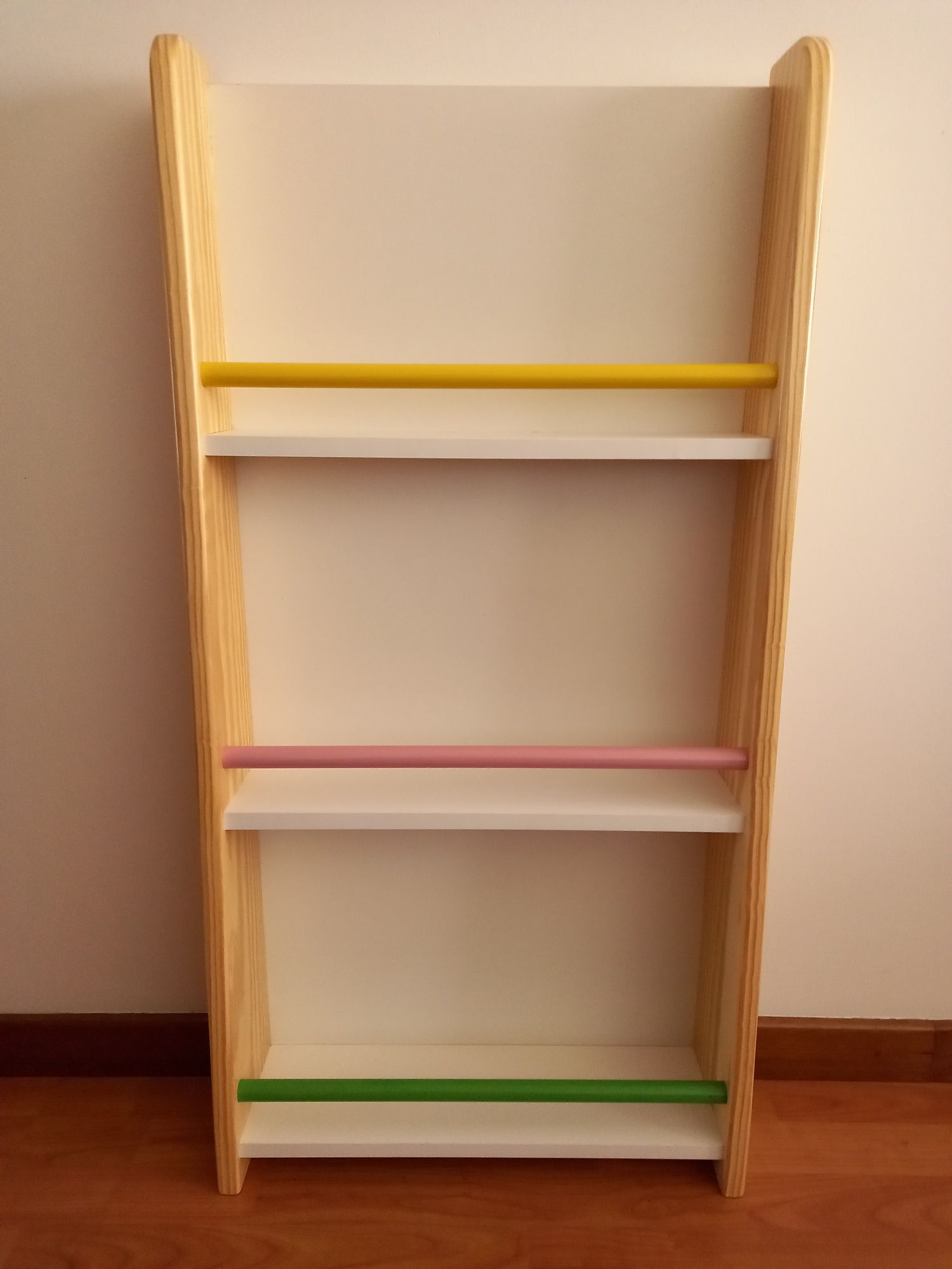 Estante expositor de livros