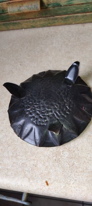 Stara miedziana popielnica z epoki PRL