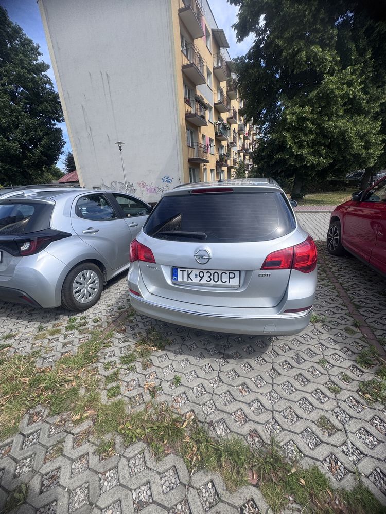 Sprzedam Opel Astra J 2013r