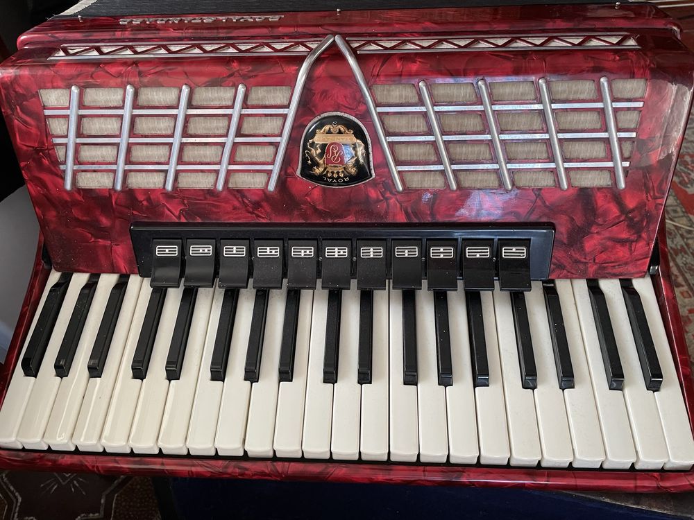 Продам акордеон  Royal Standard Montana