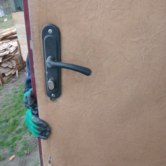 Дверь металлическая входная 3000грн.