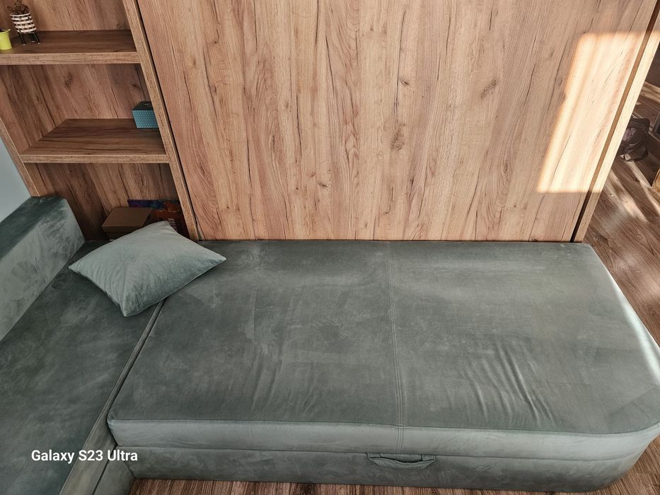 Naroznik z pojemnikami do przechowywania