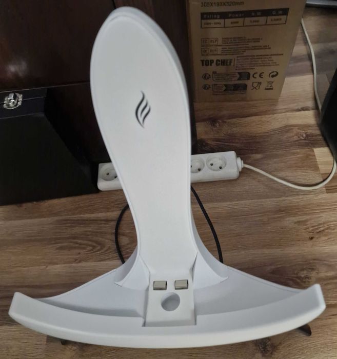 Ładowarka USB ENYA. To załącznik do gitary wraz z gitarą ENYA. Komplet