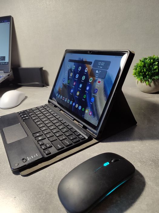 Продам планшет Galaxy Tab A8 з клавіатурою та мишкою