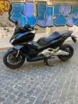 Honda Forza 750 em bom estado