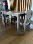Stolik drewniany i dwa krzeselka ikea