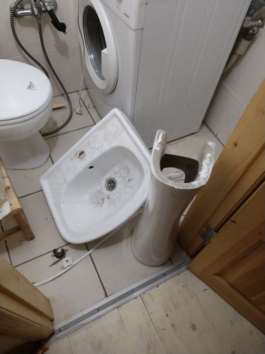 Унітаз і умивальник віддам безкоштовно