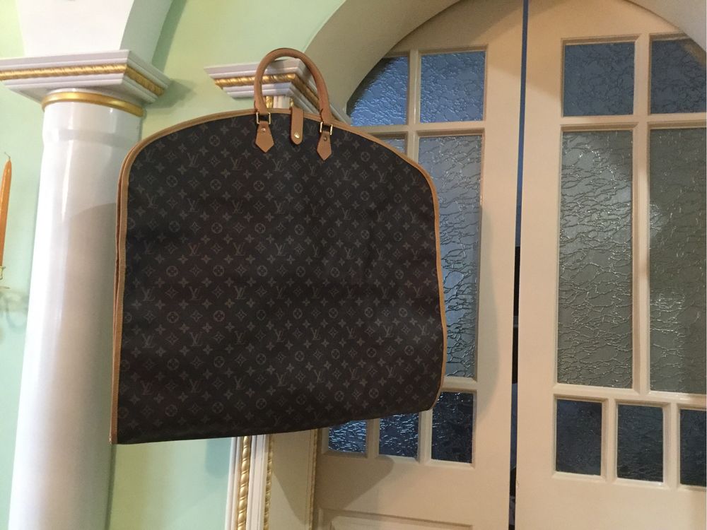 Louis Vuitton чехол, дорожная сумка для одежды.