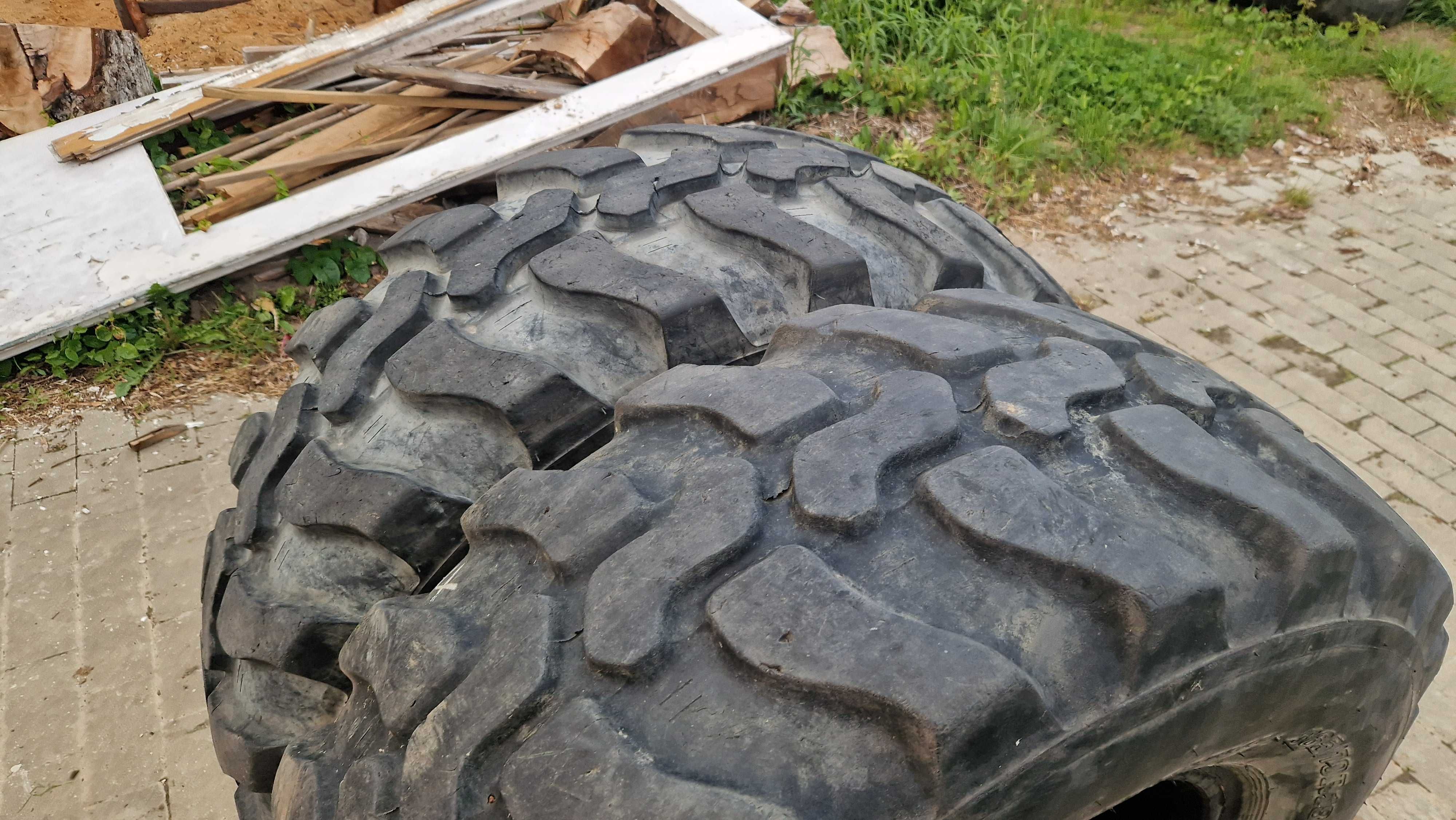 365/70r18 12.5/80-18, 12.5-18, 340/80-18 Dunlop 90%
