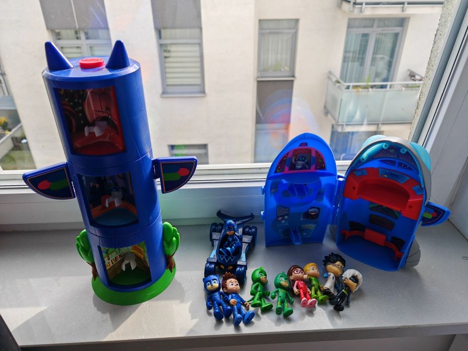 Zestaw pidżamersi baza, figurki i pojazd kot boya