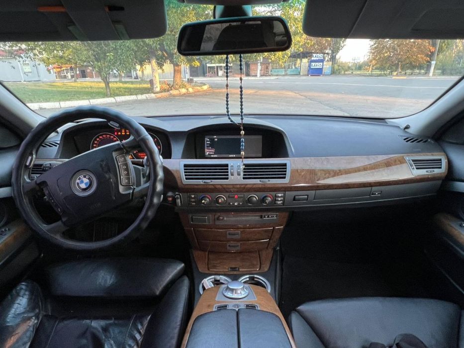 Бмв е65  в доброму стані