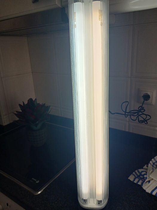 Candeeiro  portátil com duas lampadas florescente