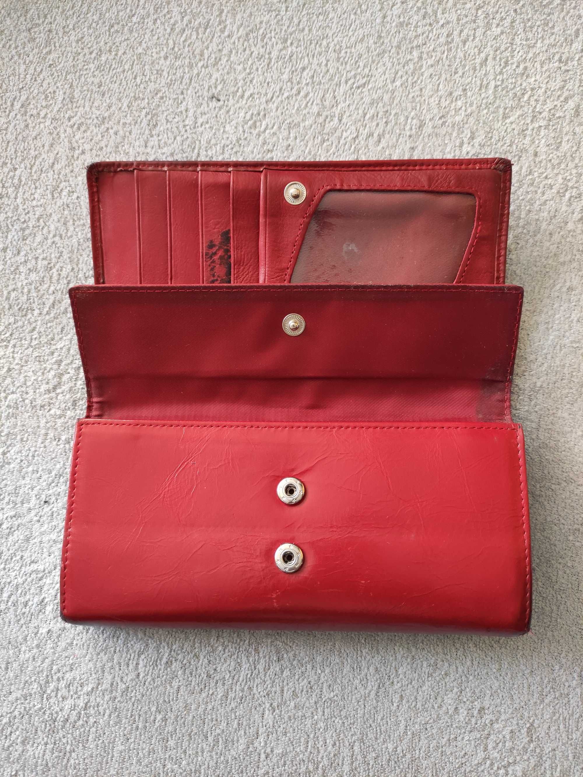 Skórzany portfel czerwony