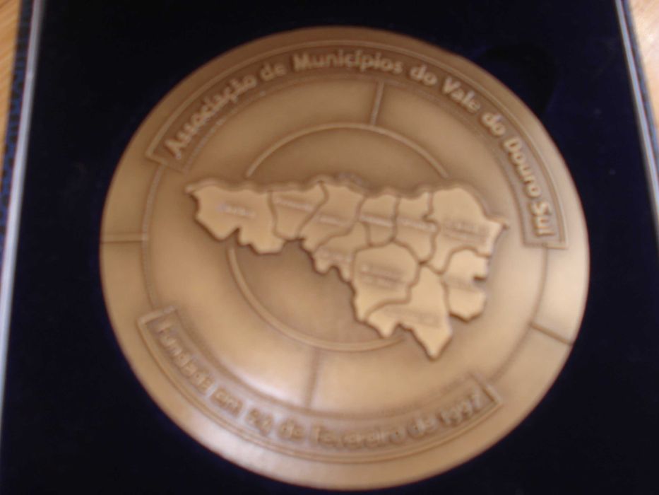 2 Medalhas comemorativas (Portes incluídos)