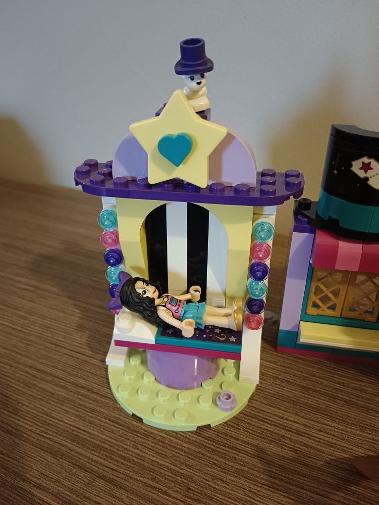 Magiczne stoiska w wesołym miasteczku LEGO friends 41687